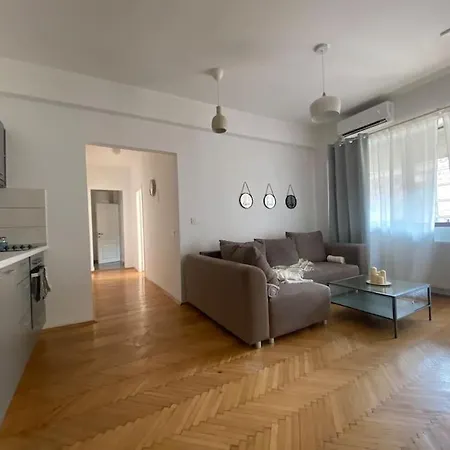 2 Bedroom Apartment With Terrace In City Center Bucarest Extérieur photo