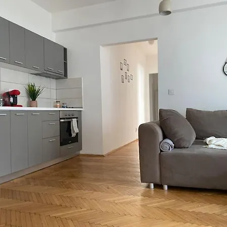 2 Bedroom Apartment With Terrace In City Center Bucarest Extérieur photo